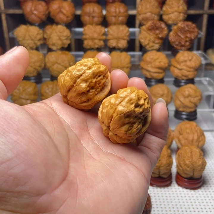 吊坠桃核8金玉满堂