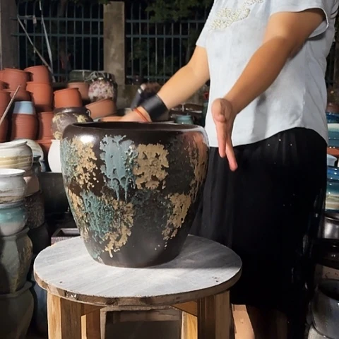 口28高30瑕疵底裂一个盆子。
