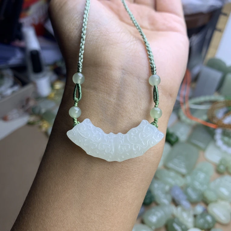 和田玉青海料晴水色玉璜吊坠复古款龙纹女款编绳精美时尚坠链