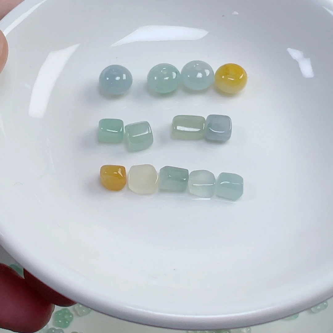 墨****翡翠散珠打孔不退不换，翡翠13个