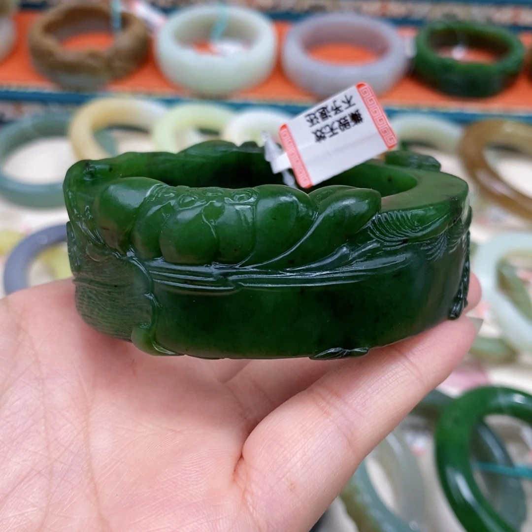 微****和田玉未镶嵌手镯57