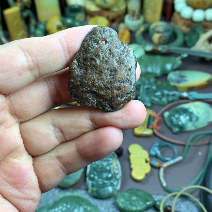 吊坠(赠链)未镶嵌岫岩河磨玉（透闪石质玉）遇*姐
