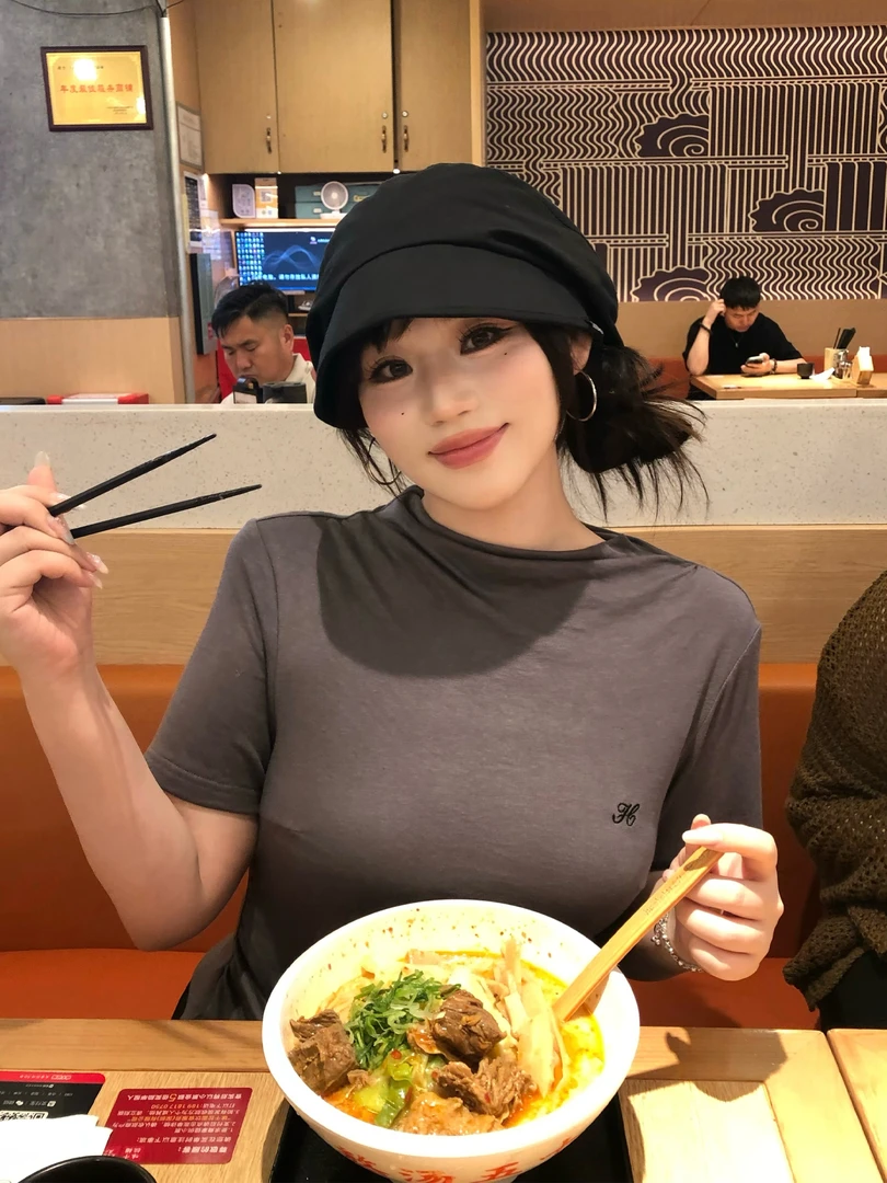 月半鱼【内购会】极简气质高级感舒适凉感弹力休闲百搭T恤女显瘦