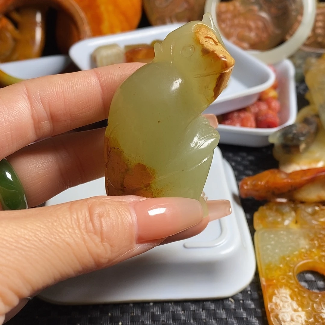 岫岩老玉（透闪石质玉）未镶嵌珠宝奇石