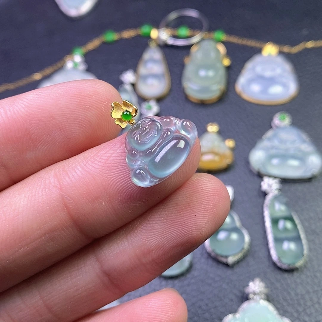 颈饰18K金镶嵌翡翠