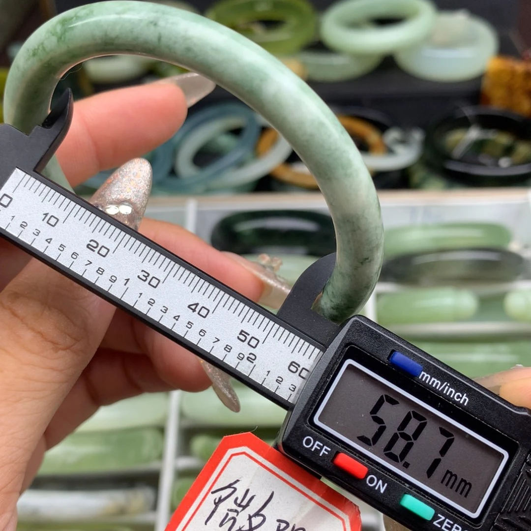 蛇纹石玉未镶嵌手镯68 9