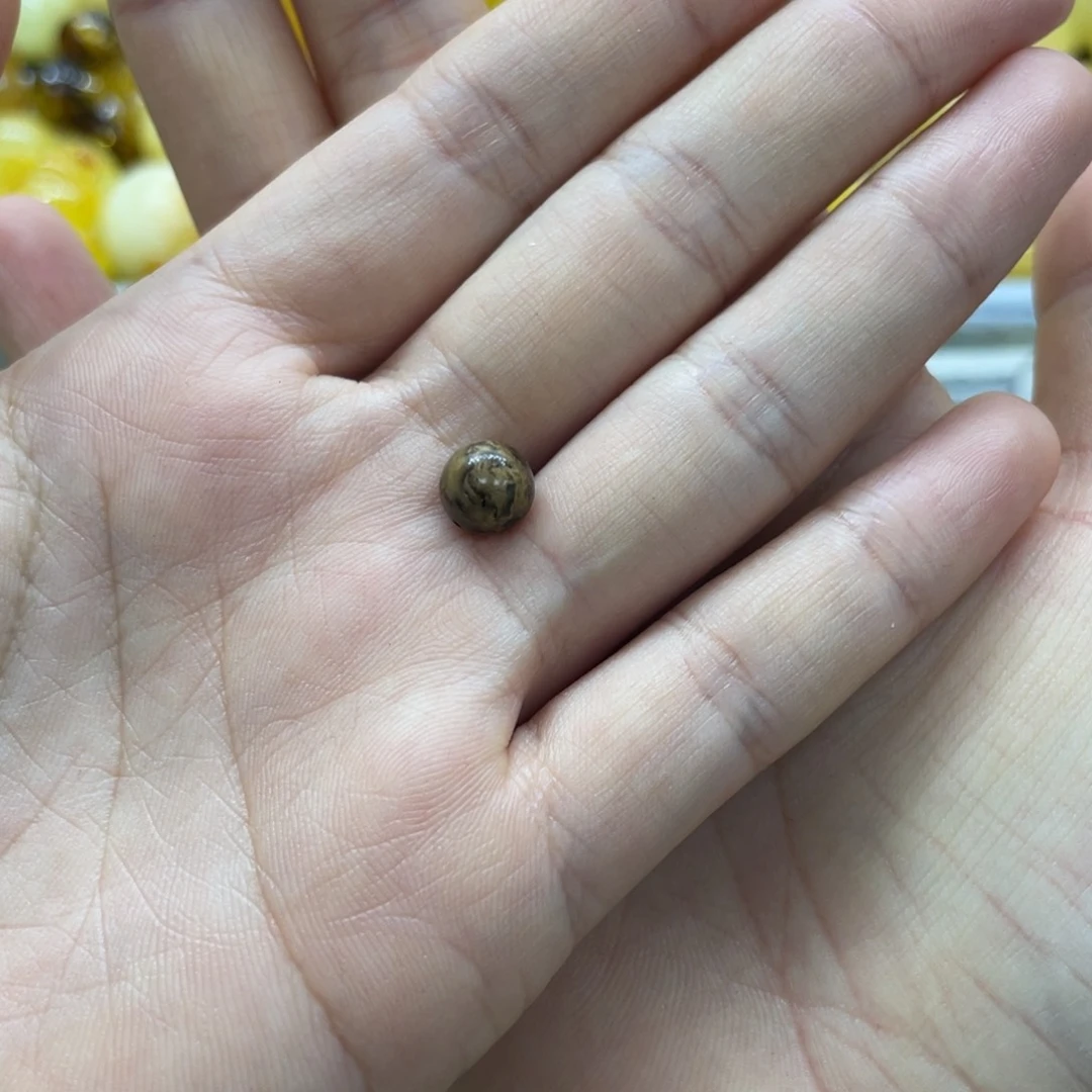 小***柴未镶嵌琥珀裸石天然琥珀