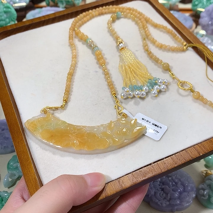 翡翠未镶嵌颈饰翡翠吊坠