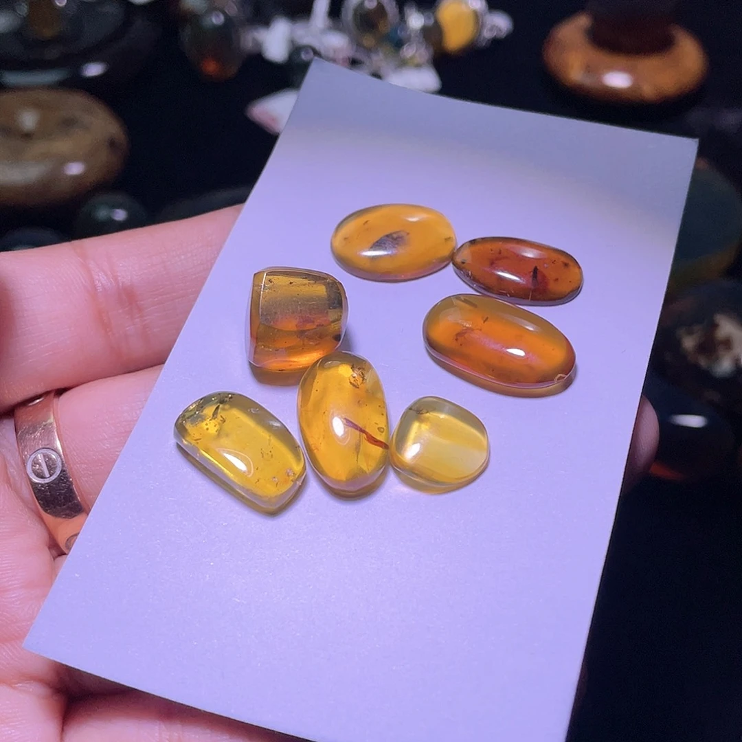 琥珀裸石未镶嵌小****记，