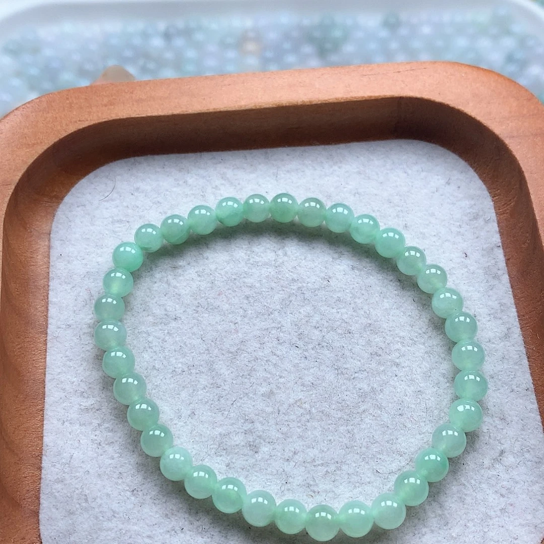 翡翠未镶嵌手串甜绿5.0