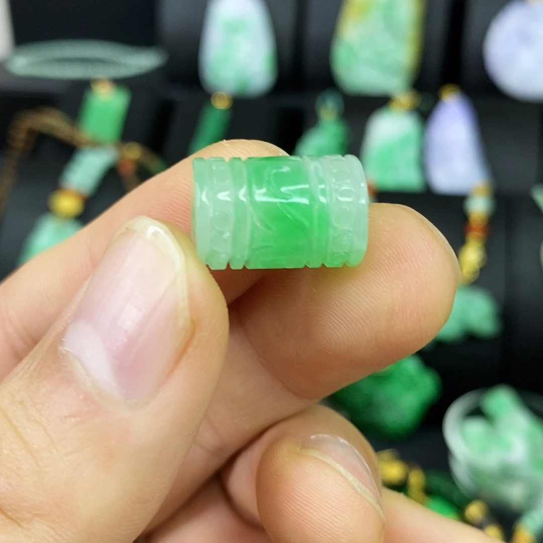 颈饰未镶嵌翡翠吊坠