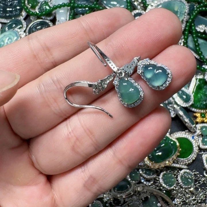 翡翠未镶嵌颈饰天然A货翡翠放漏