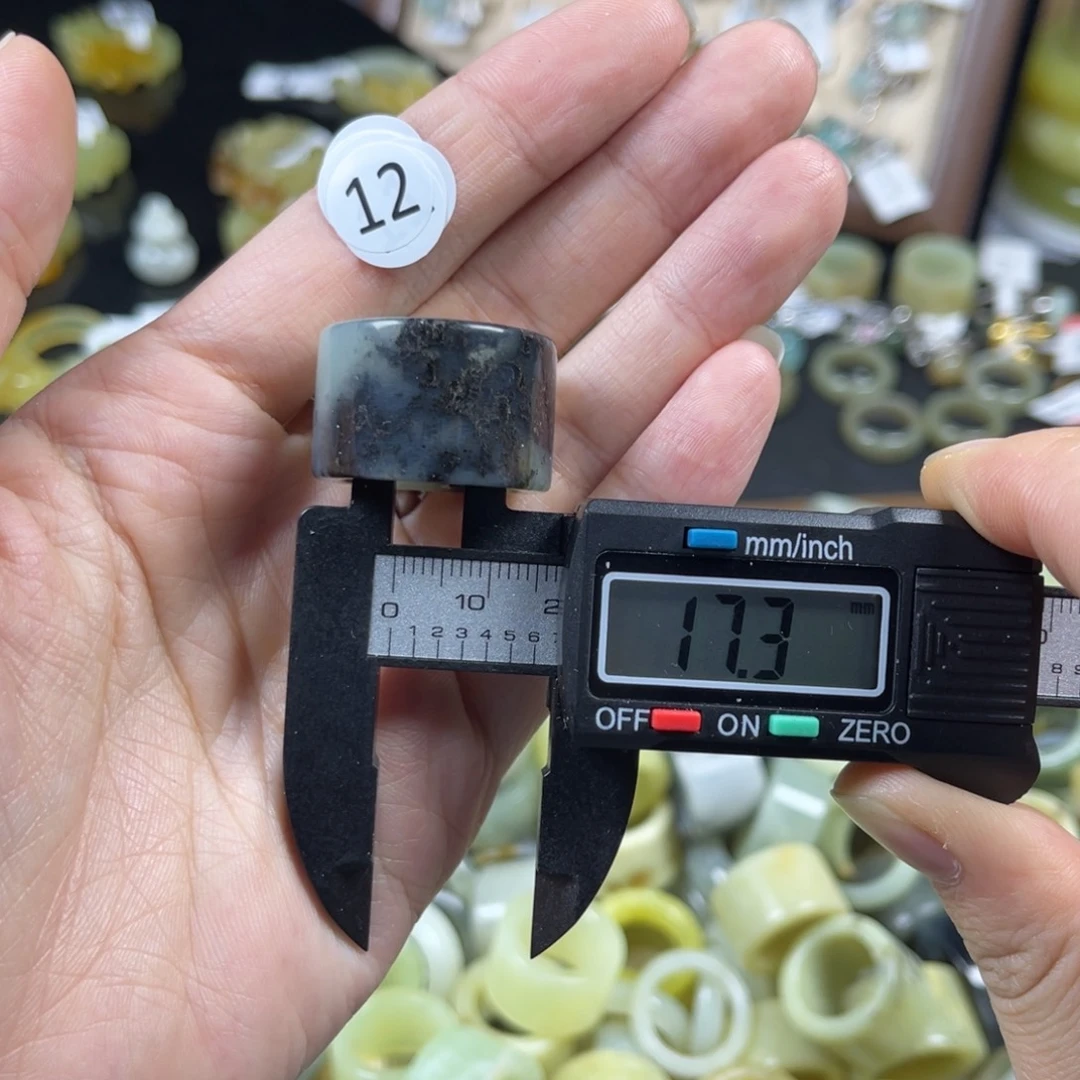 蛇纹石玉未镶嵌戒指