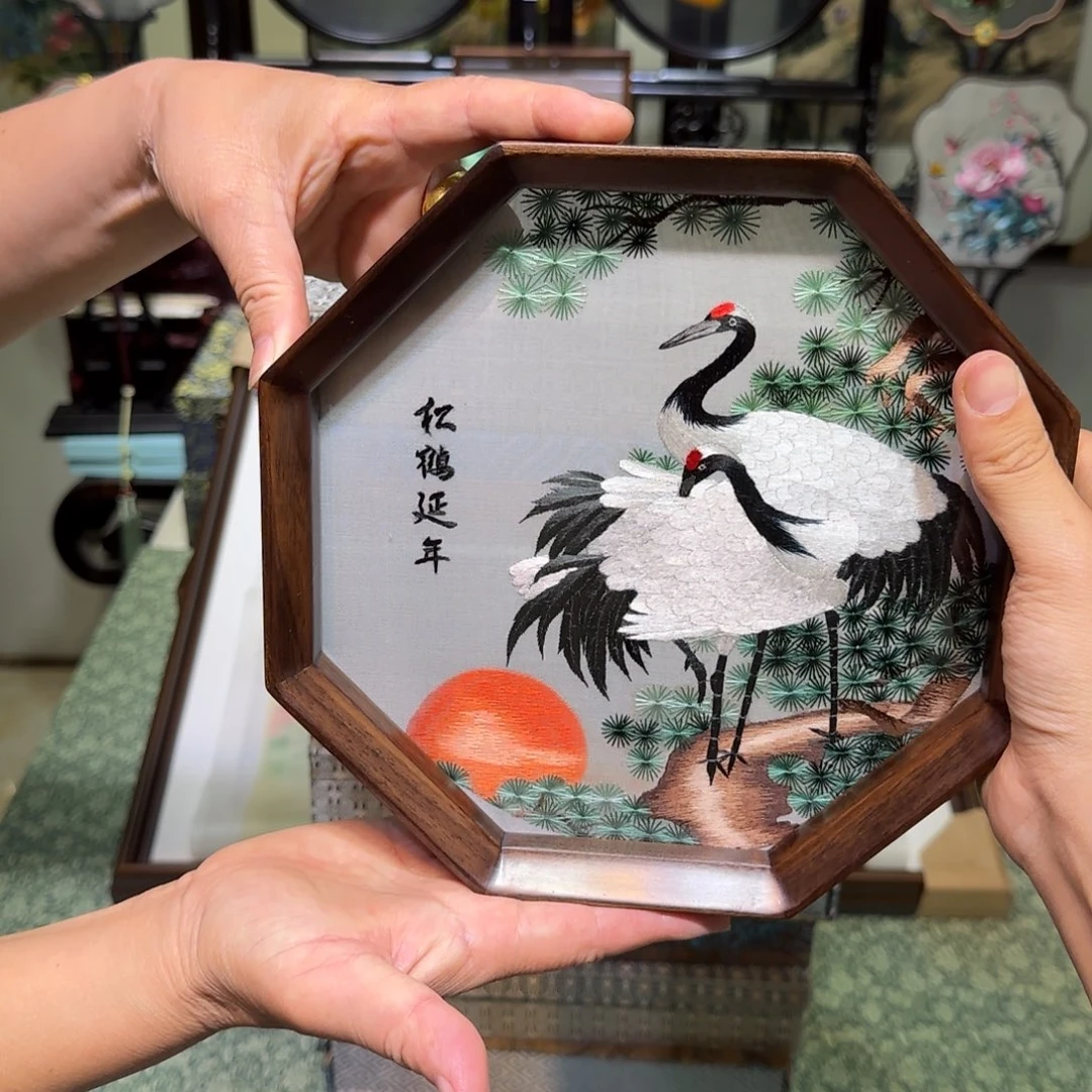 刺绣刺绣工艺精湛独特设计新颖时尚