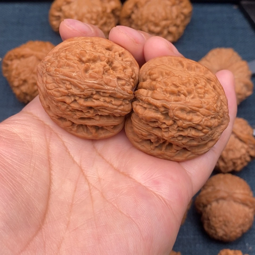 文玩核桃把件40毕业原桩绣球全品