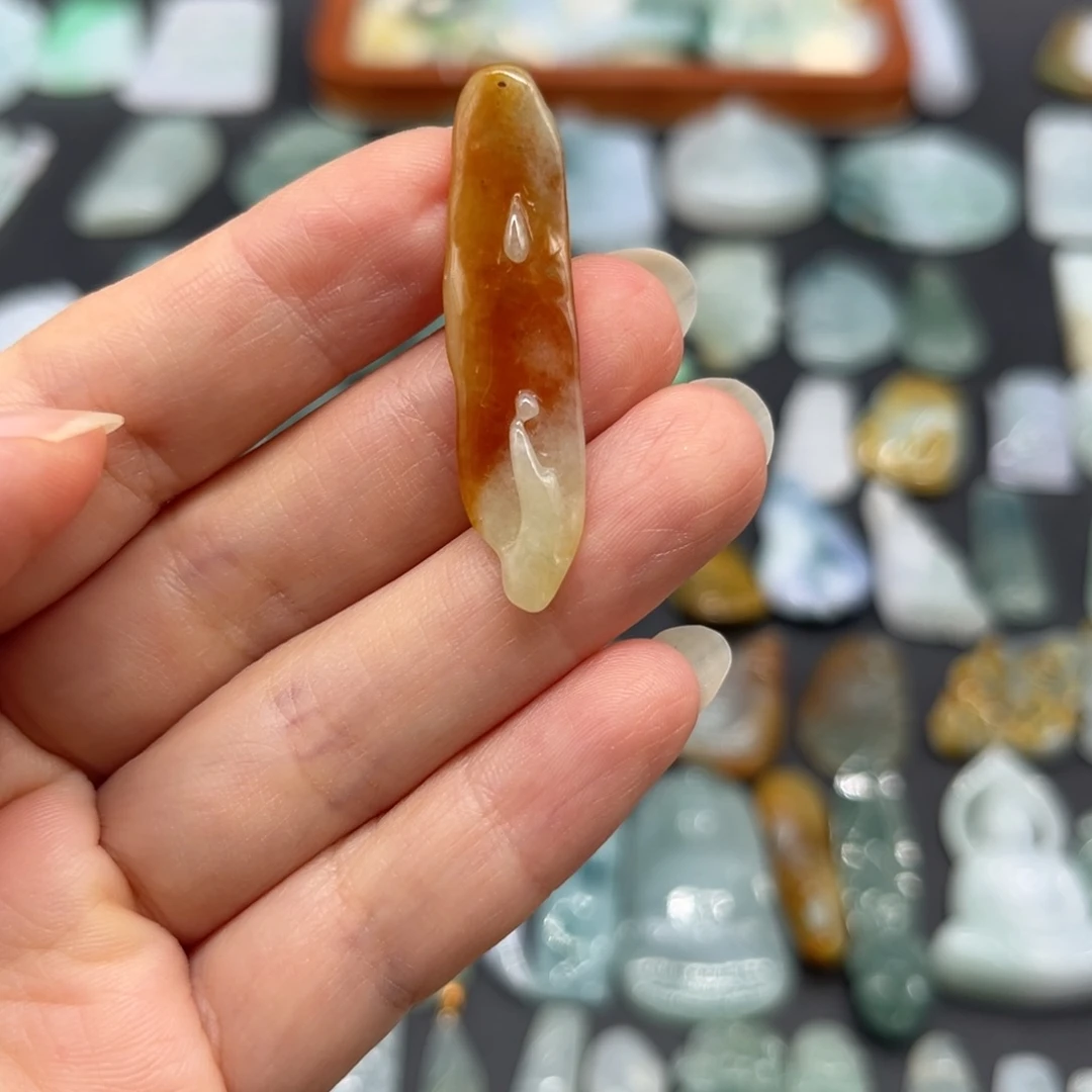 翡翠未镶嵌颈饰悟道