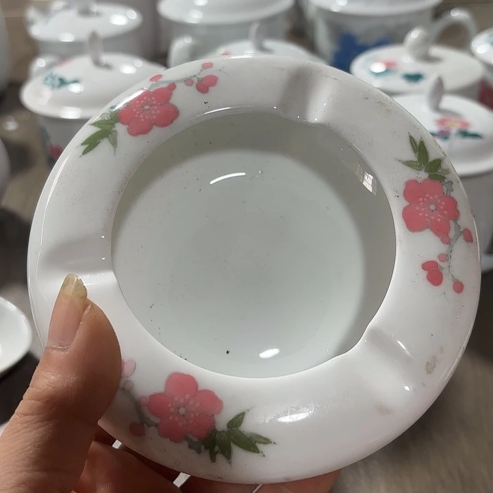 烟灰缸，烟灰缸，梅花