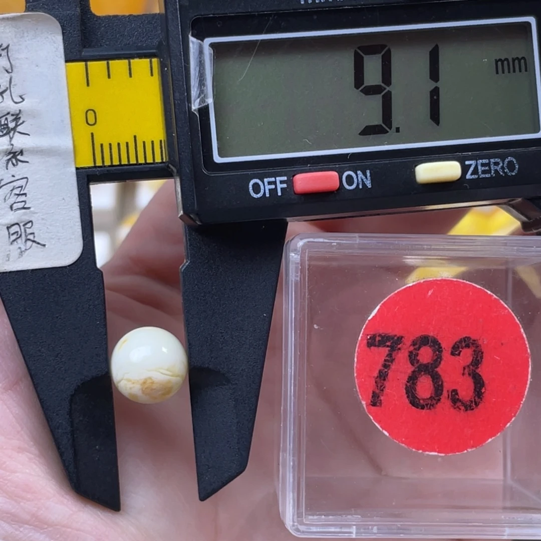 蜜蜡未镶嵌珠宝奇石