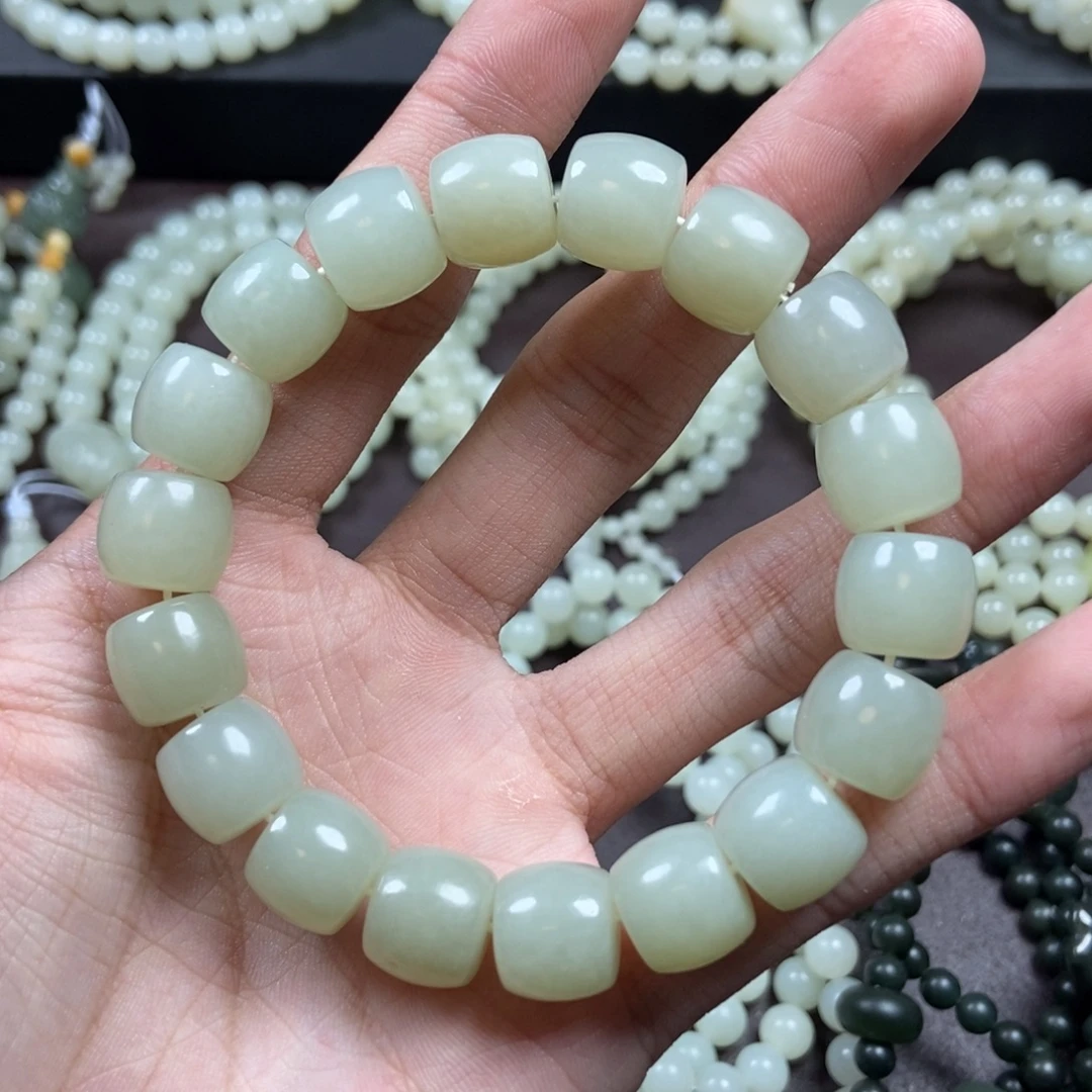 和田玉未镶嵌把件