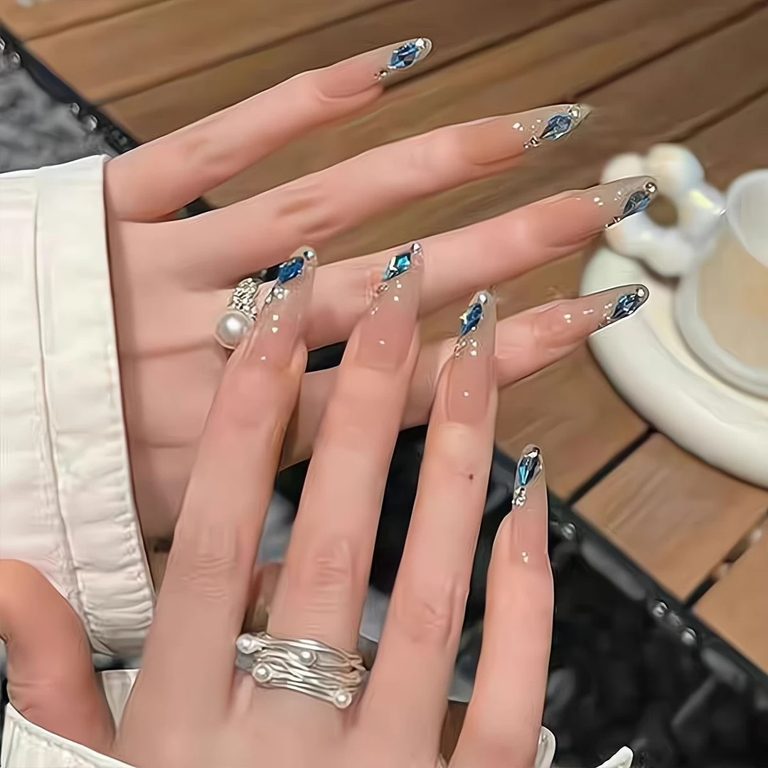 纯手工穿戴甲2025新款轻奢孔雀蓝锆石钻冰透裸色清冷感高级美甲贴