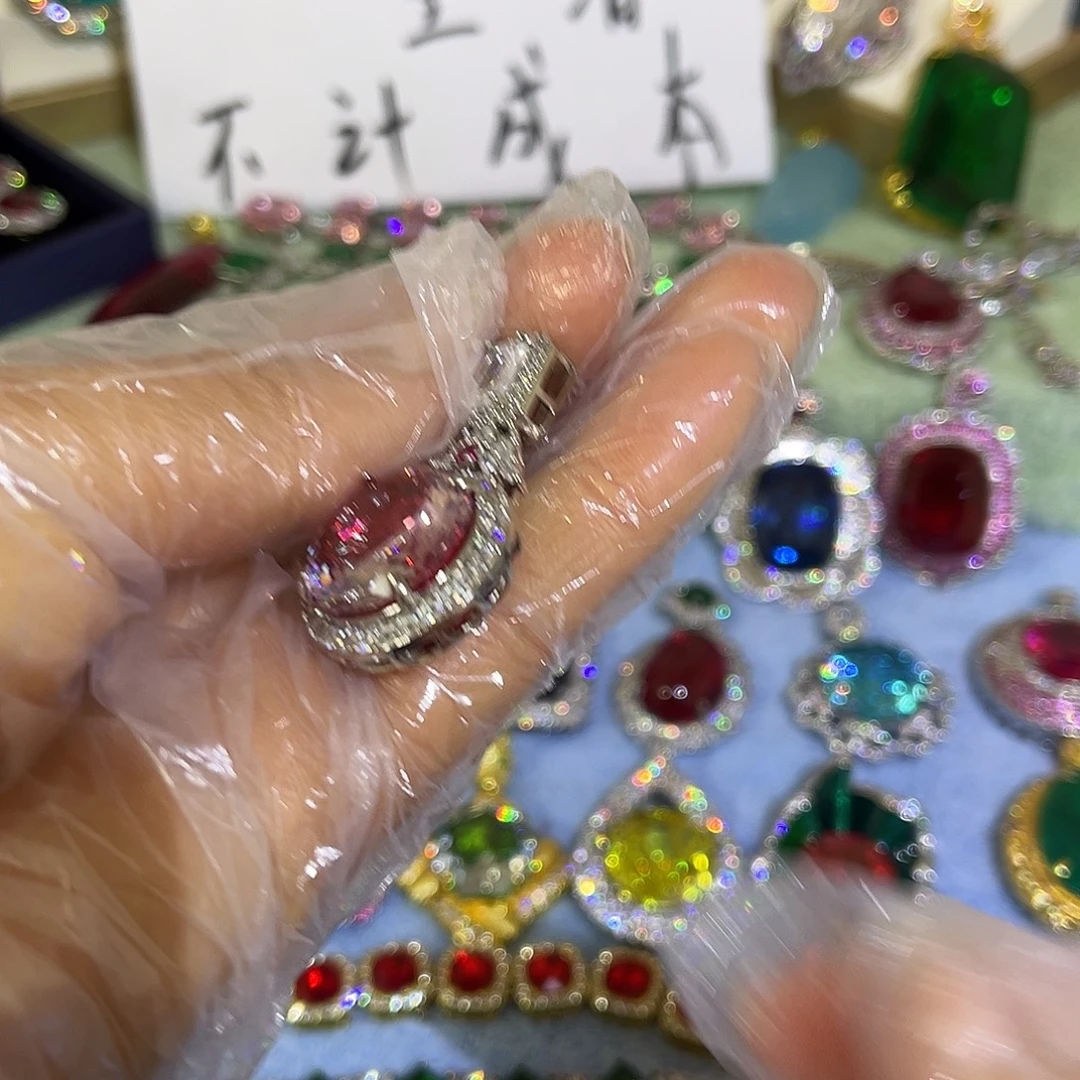 花岗石钨金璀璨夺目