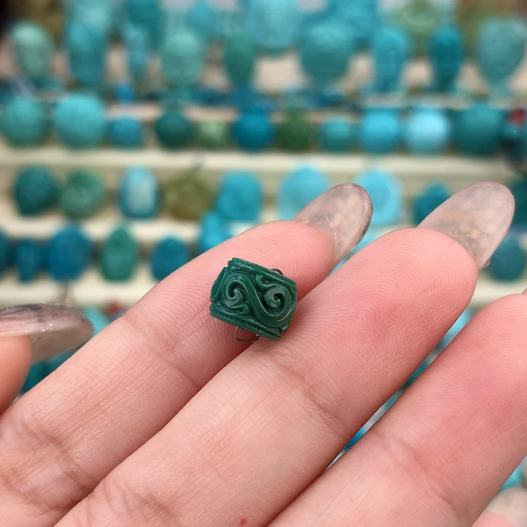 绿松石未镶嵌珠宝奇石