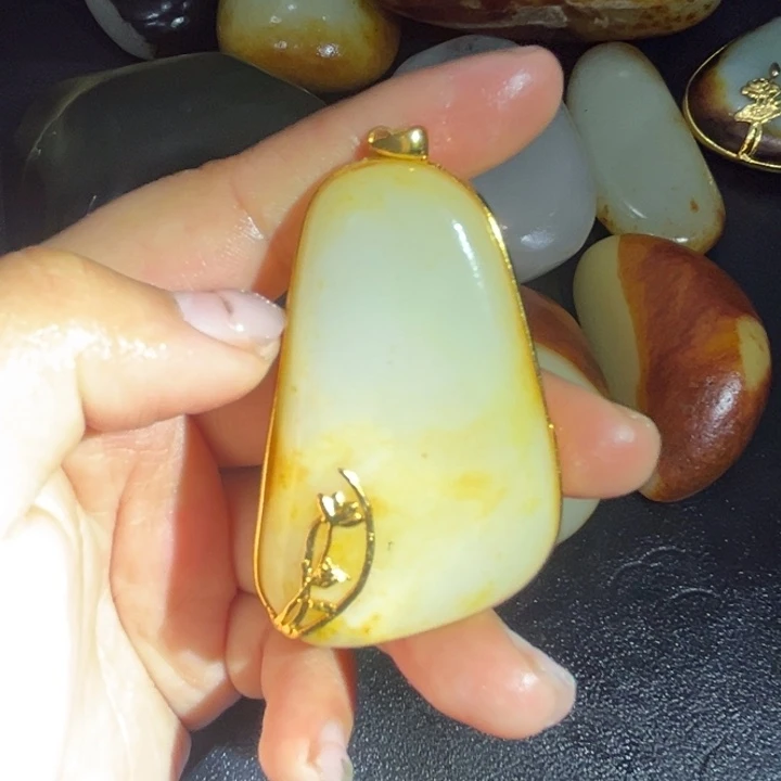 和田玉未镶嵌珠宝奇石