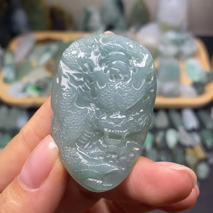 颈饰未镶嵌翡翠龙牌