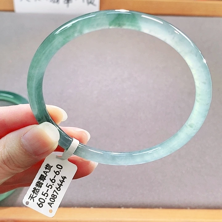 翡翠手镯（圆镯）未镶嵌