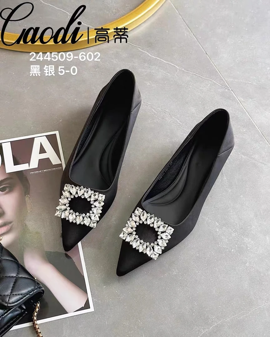 高蒂百搭优雅猫跟时装单鞋