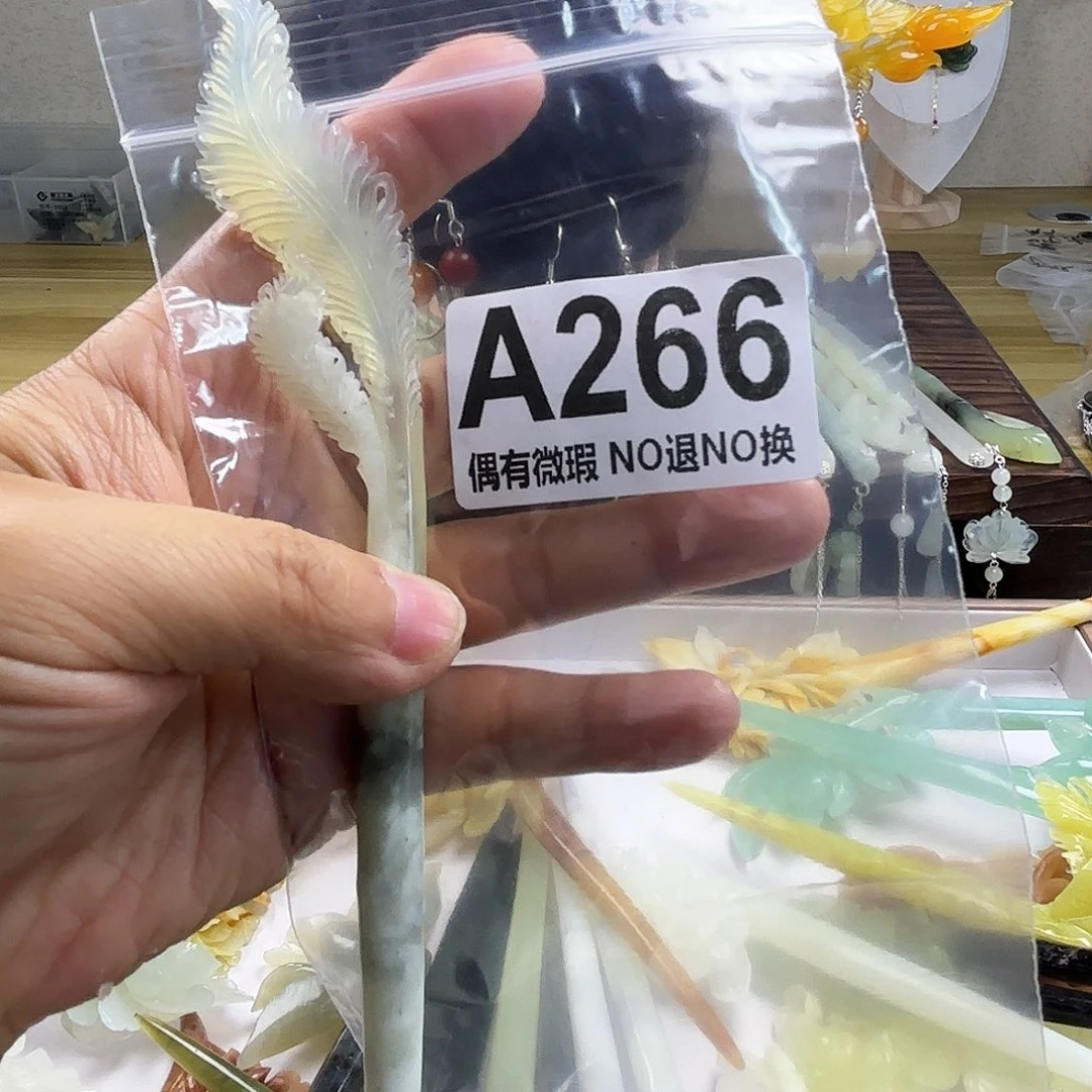 蛇纹石玉发饰合金大**鱼