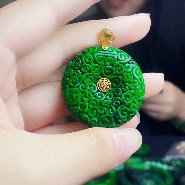 翡翠18K金镶嵌颈饰多样性