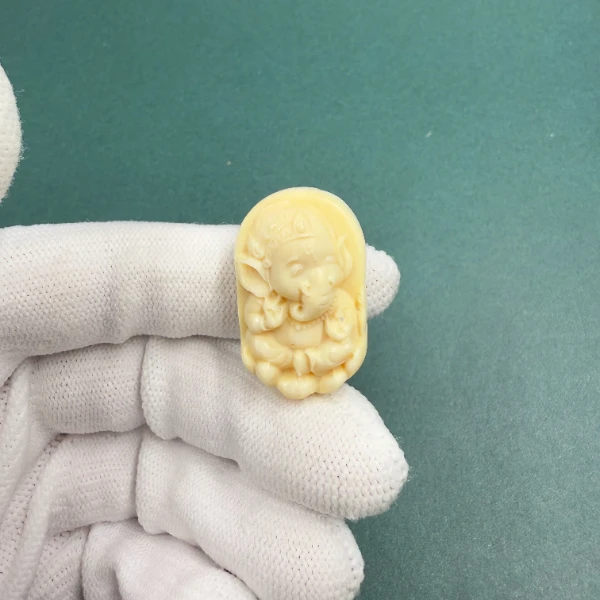 E6432天然猛犸牙小雕刻牌天地空吊坠 支持鉴定 假一罚四