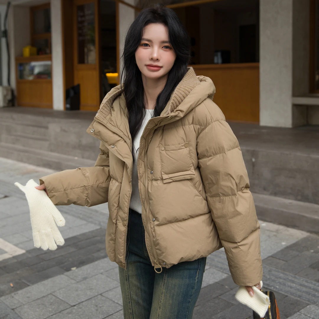 门店10&59！蓬松感拉满~90鸭绒连帽防风保暖短款羽绒服女M13543