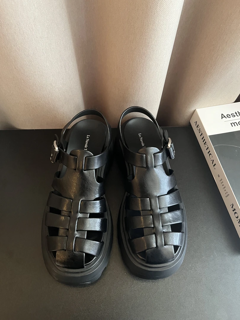 【AiAi】夏季真皮编织镂空包头凉鞋女(243358-1)