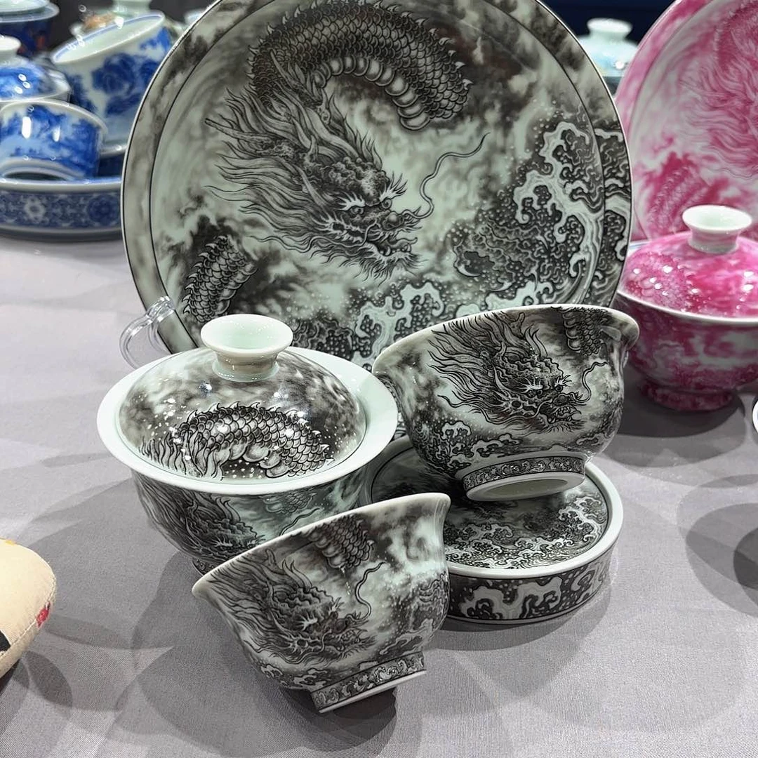 瓷片景德镇瓷器精品陈列