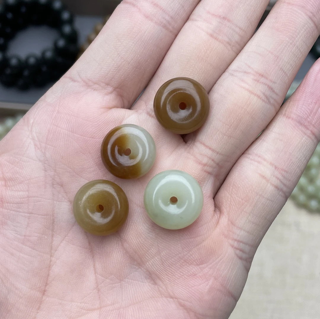 纯天然和田玉且末糖平安扣（拍一发一）随机发货
