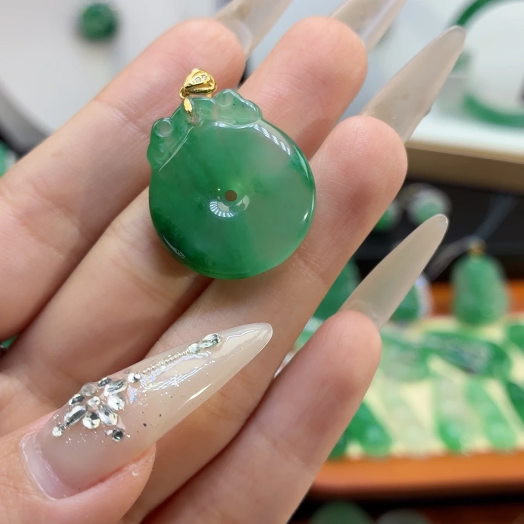 石英质玉（非洲翠）未镶嵌颈饰AB