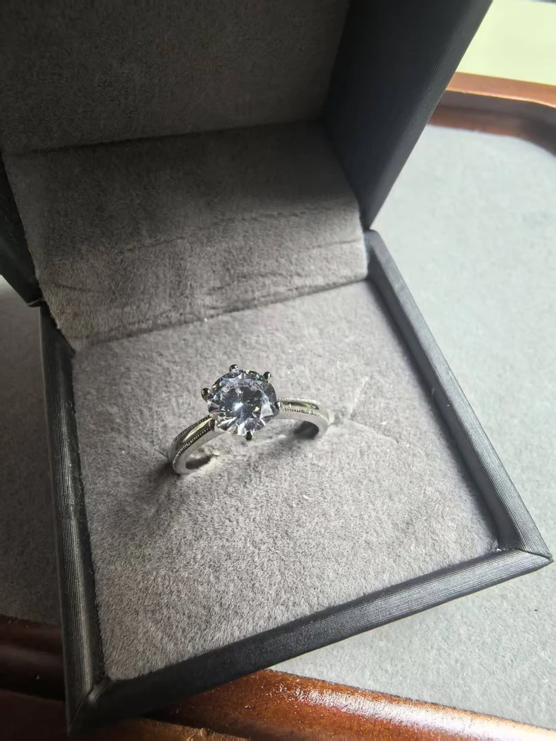 【钻彩珠宝】天然钻石戒指B118