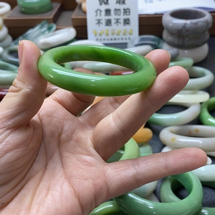 石英质玉手镯未镶嵌元*?