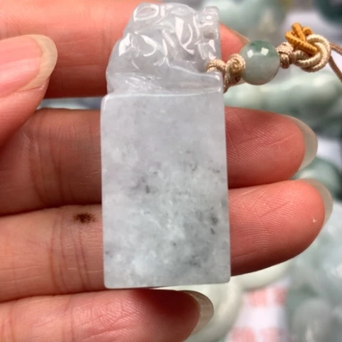 翡翠颈饰未镶嵌翡翠