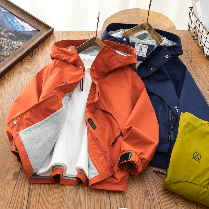 儿童连帽冲锋衣拼接时尚男孩拉链衫上衣2025春装新款男童薄款外套