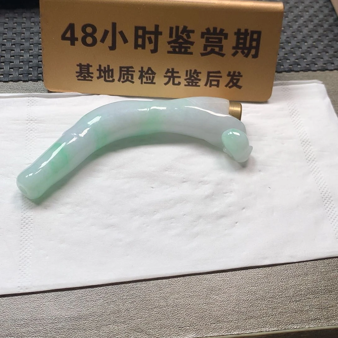 颈饰未镶嵌翡翠烟枪