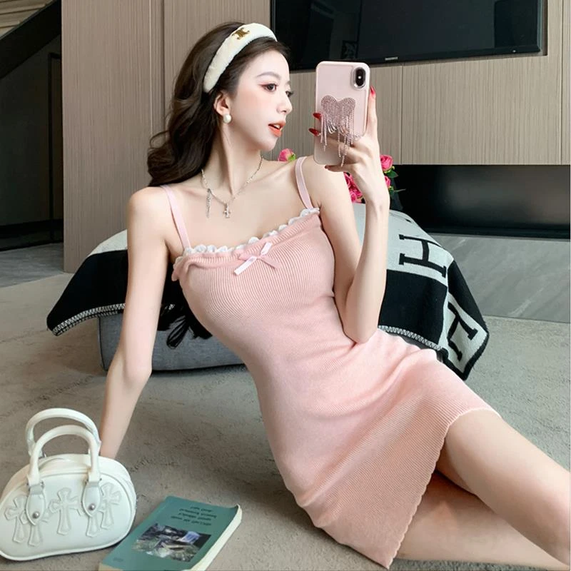 甜辣风高级感粉色吊带连衣裙女夏季2025新款纯欲蝴蝶粉色包臀短裙
