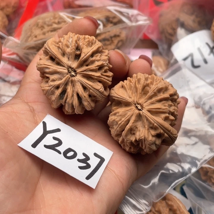 文玩核桃把件暴雪