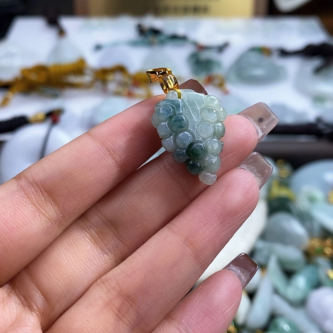 翡翠未镶嵌颈饰7539