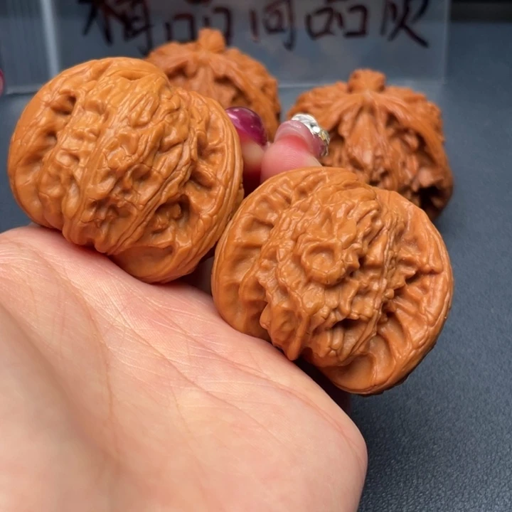 用***4吊坠文玩核桃白狮子