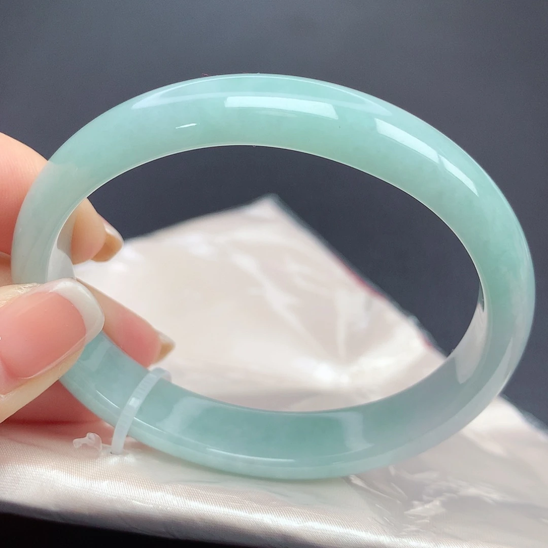 翡翠手镯（贵妃镯）未镶嵌60圈口