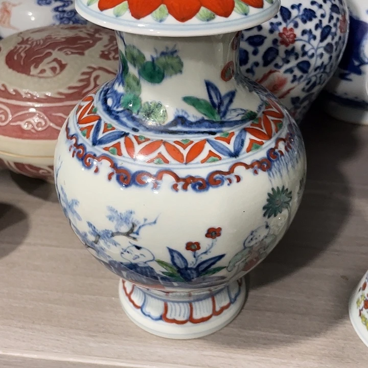 有机玻璃斗彩婴戏石榴尊