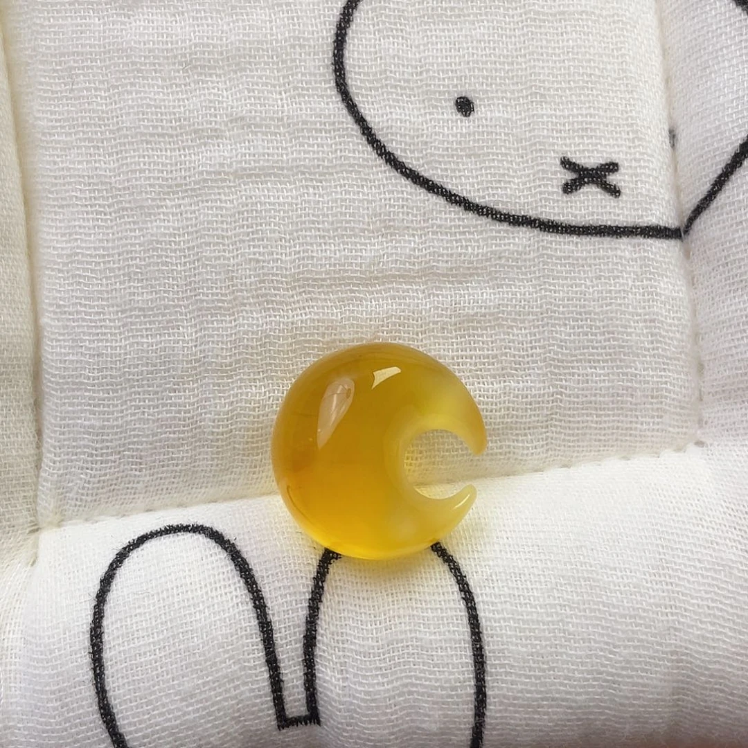 裸石琥珀未镶嵌月亮
